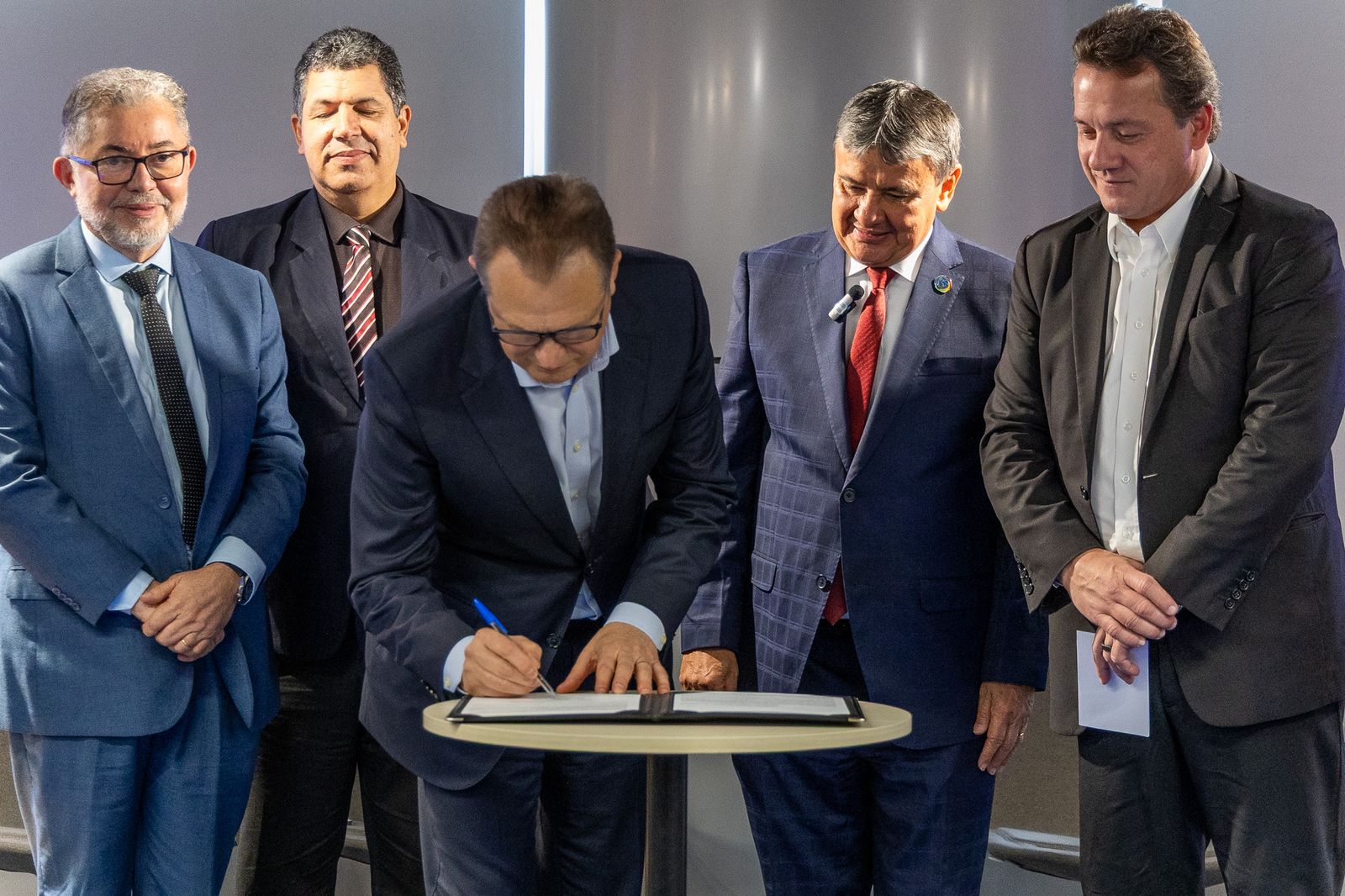 JBS firma convênio com o governo federal para oferta de emprego a beneficiários do Bolsa Família