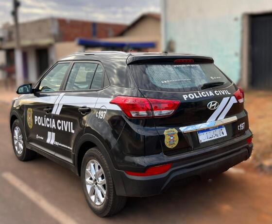 Mãe espanca filha com cipó de amora e acaba presa