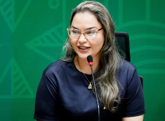 Vânia Rosa mantém sigilo sobre futuro político e reforça dedicação à vice-prefeitura